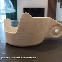 Uchwyt lampy. Un progetto di 3D, Progettazione 3D, Product design, Modellazione 3D e Design industriale di Wojtek Mikołajczyk - 03.06.2025