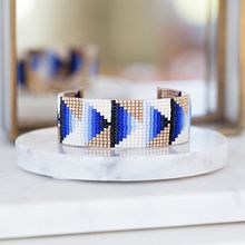 Virna Bracelet. Design de joias, Tecelagem, e Design de acessórios projeto de Marion Mazô - 29.07.2023